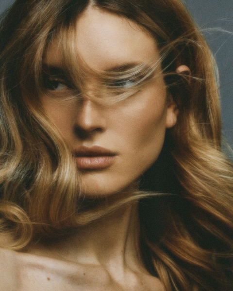Editorial portrait — soft waves